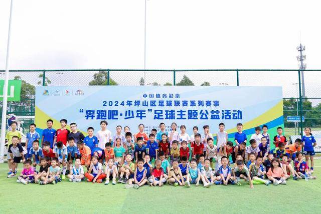 阿门将解释为何在领奖时做出不雅动作：法国人嘘我